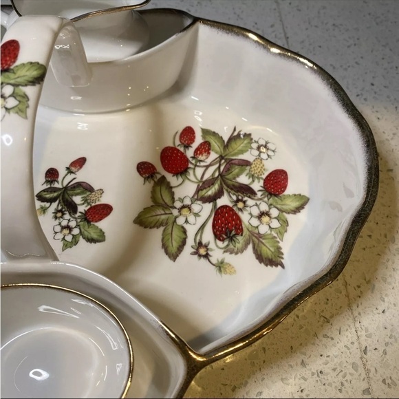 3pc. St. George Fine Bone China Strawberry Basket with creamer/sugar pot England - Picture 5 of 13